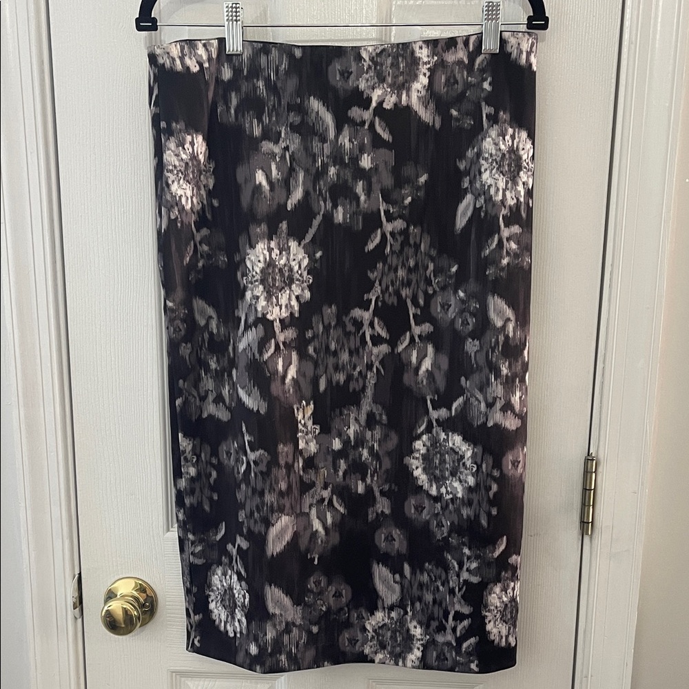 New York & Company Black and Gray Floral Pencil Skirt